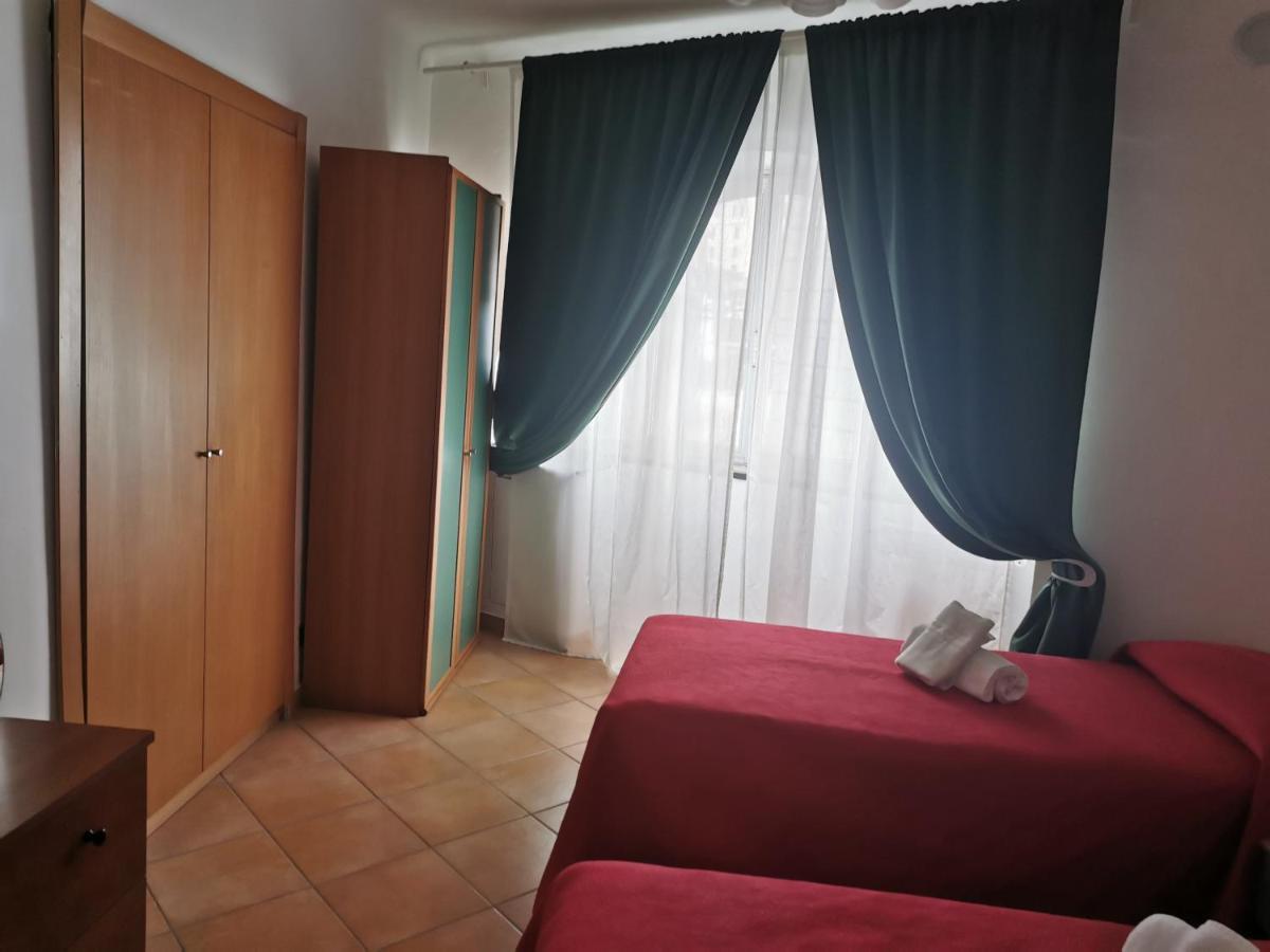 Residence La Lanterna Генуя Экстерьер фото
