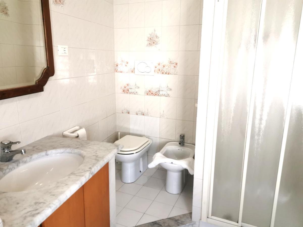 Residence La Lanterna Генуя Экстерьер фото